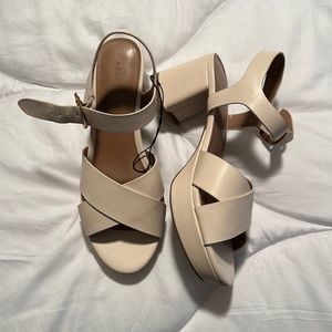 Aerosoles Camera Platform Heel- 7.5 NWOT eggshell